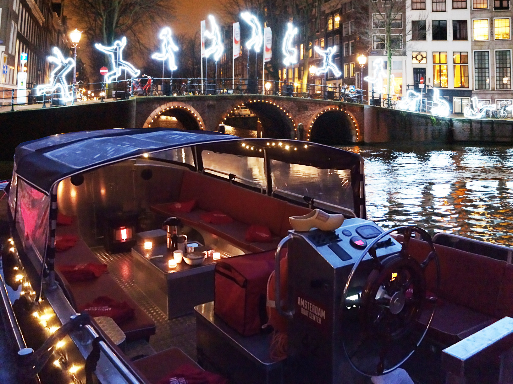 Amsterdam-Light-Festival-Sloep-Amigo - Amsterdam Boat